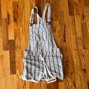 Color is Blue and White Stripes